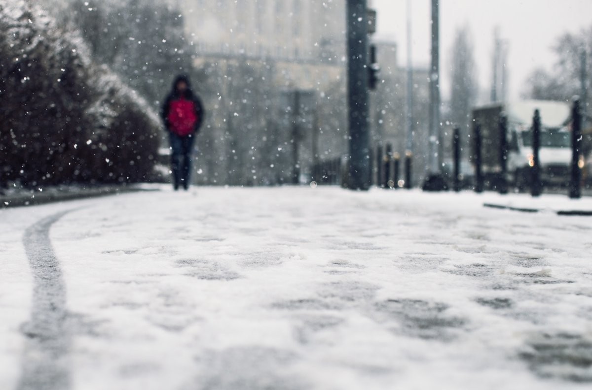 Snijeg, led i niske temperature: Preporuke građanima za očuvanje zdravlja
